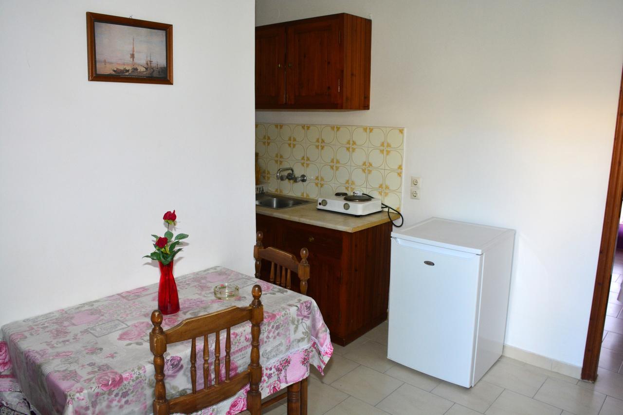Voula Apartments Agia Marina  Exterior photo